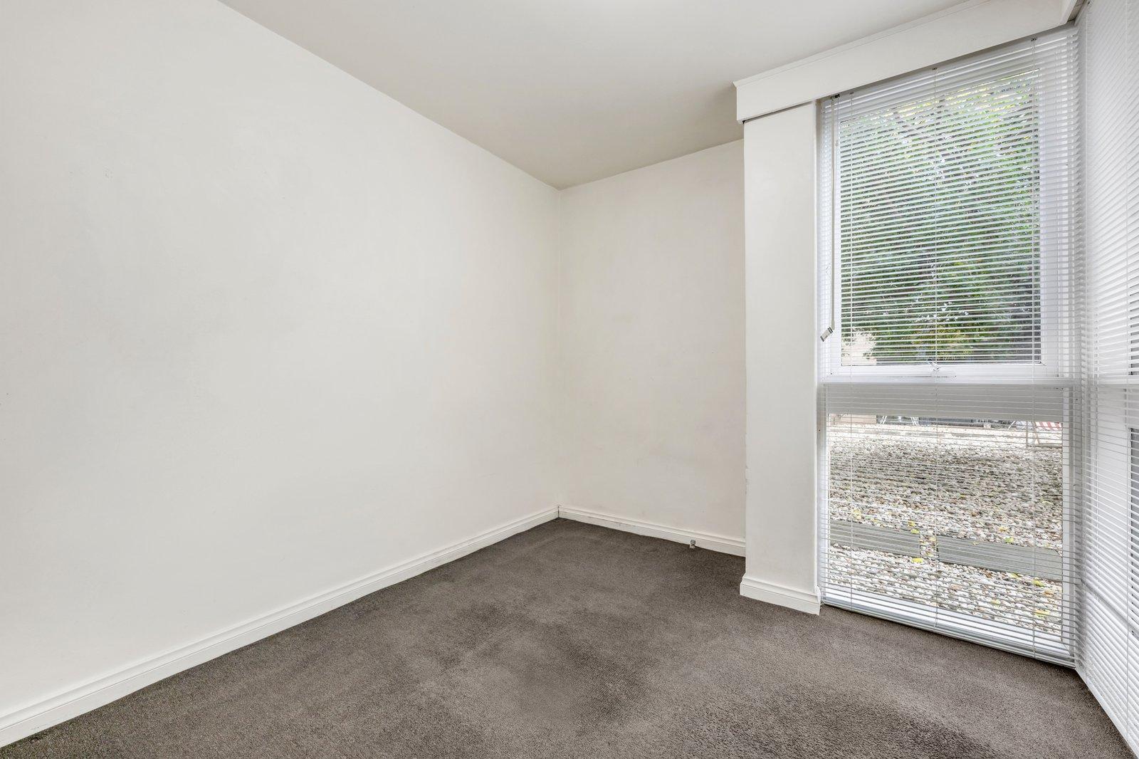 2/43 Park Street, St Kilda West, 3182