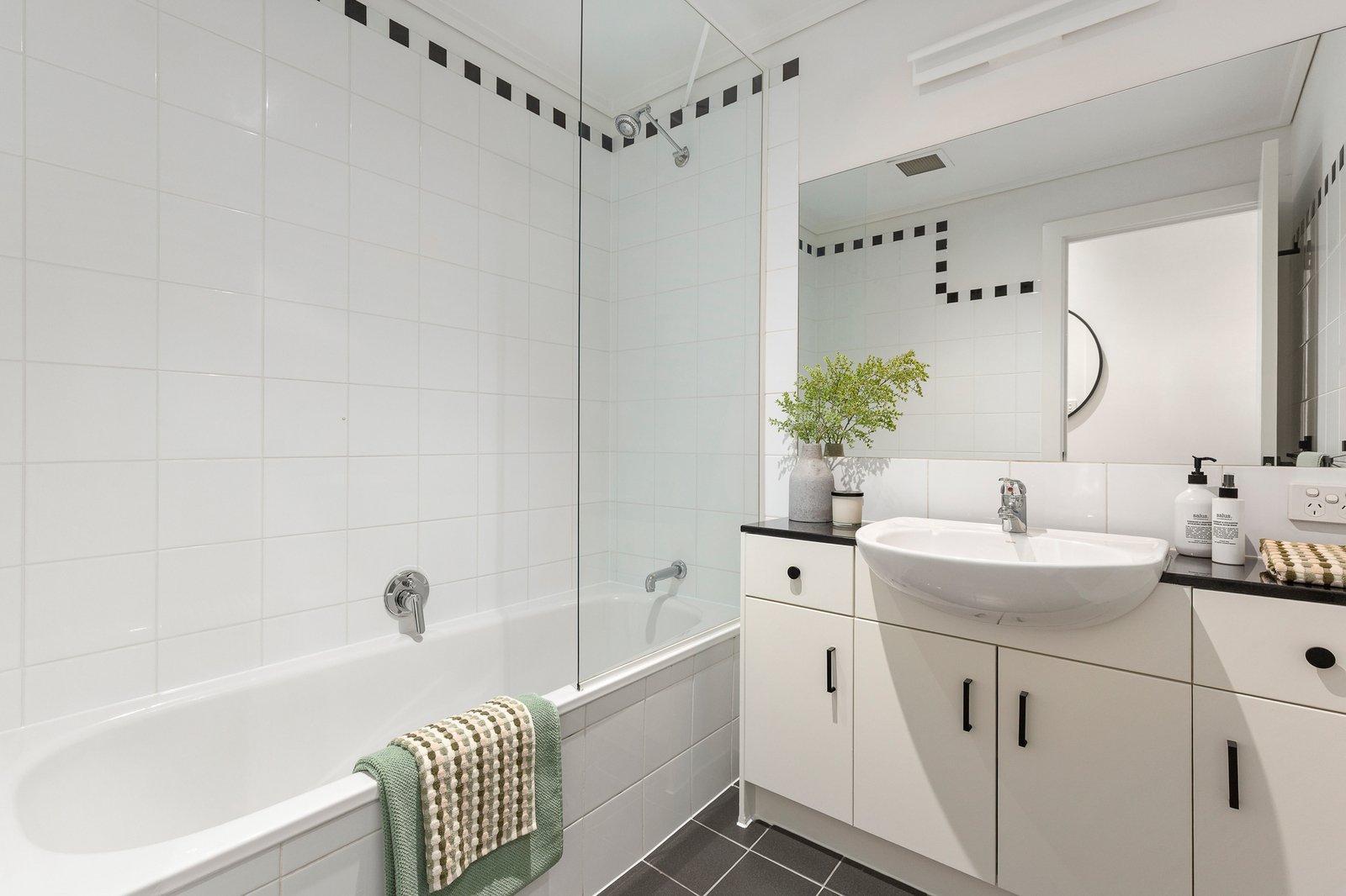 2/5 Ardoch Avenue, St Kilda East, 3183