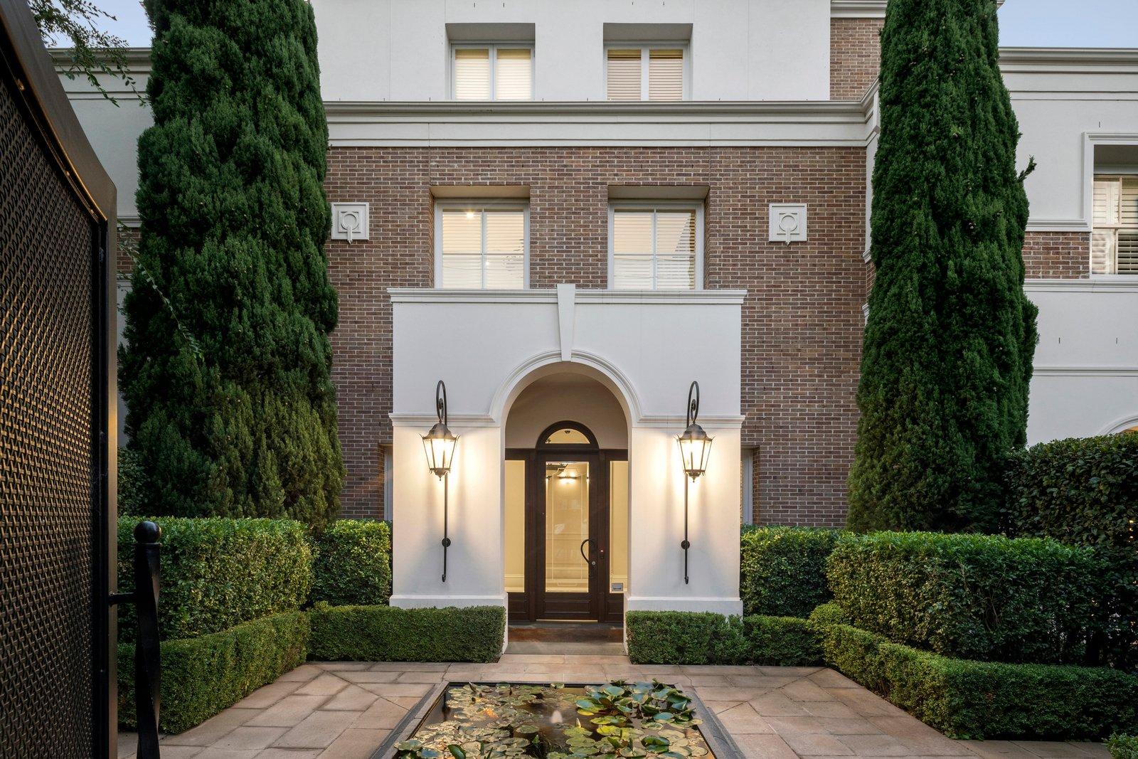 2/51 Mathoura Road, Toorak, 3142