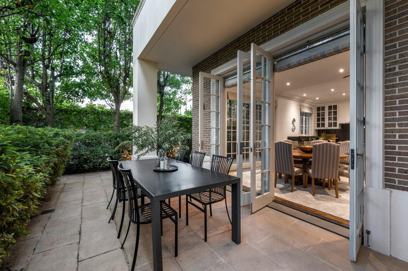 2/51 Mathoura Road, Toorak, 3142