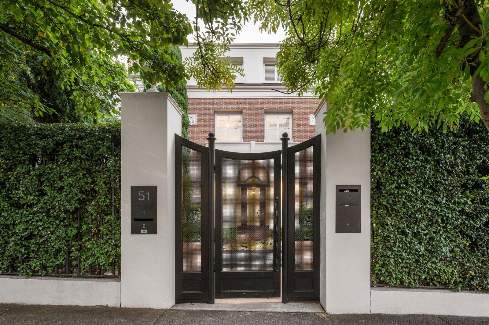 2/51 Mathoura Road, Toorak, 3142