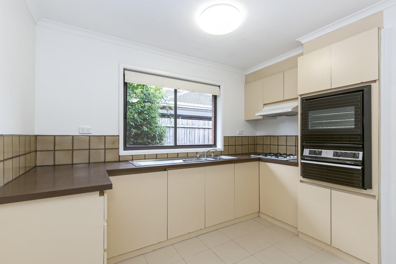 2/716 Whitehorse Road, Mitcham, 3132