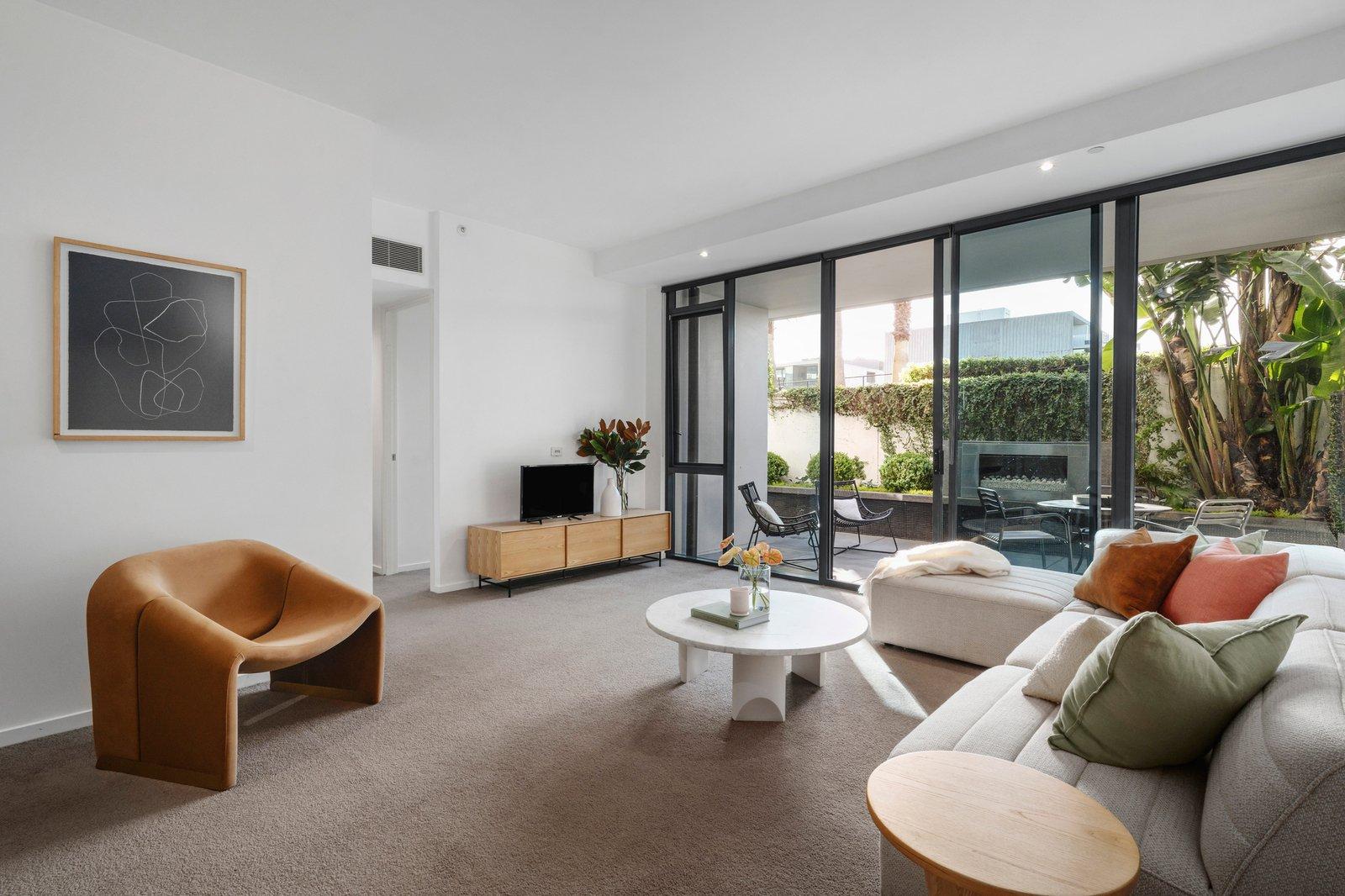 27/2 Esplanade West, Port Melbourne, 3207