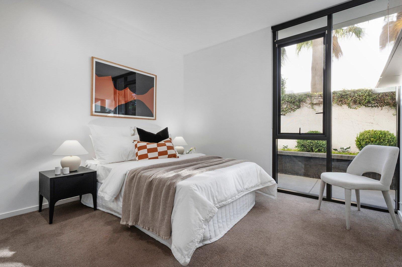 27/2 Esplanade West, Port Melbourne, 3207