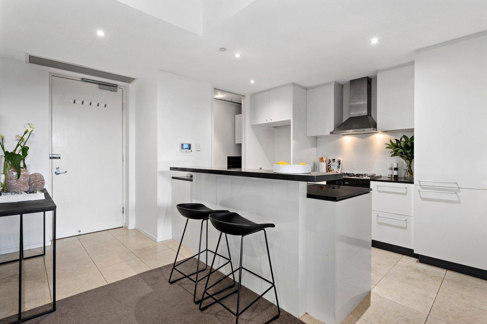 27/2 Esplanade West, Port Melbourne, 3207