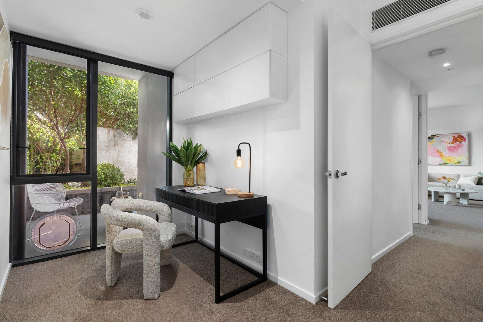 27/2 Esplanade West, Port Melbourne, 3207