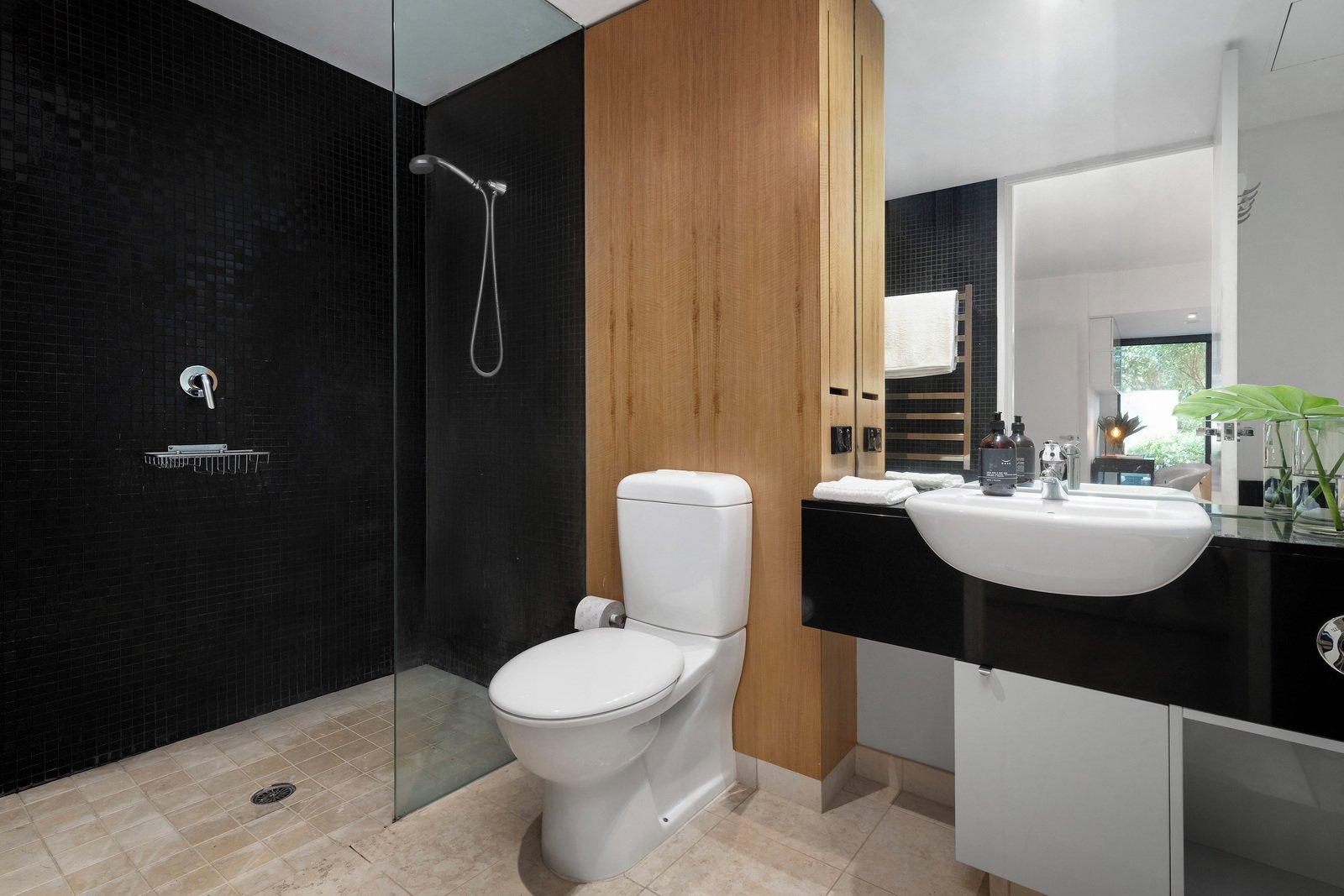 27/2 Esplanade West, Port Melbourne, 3207