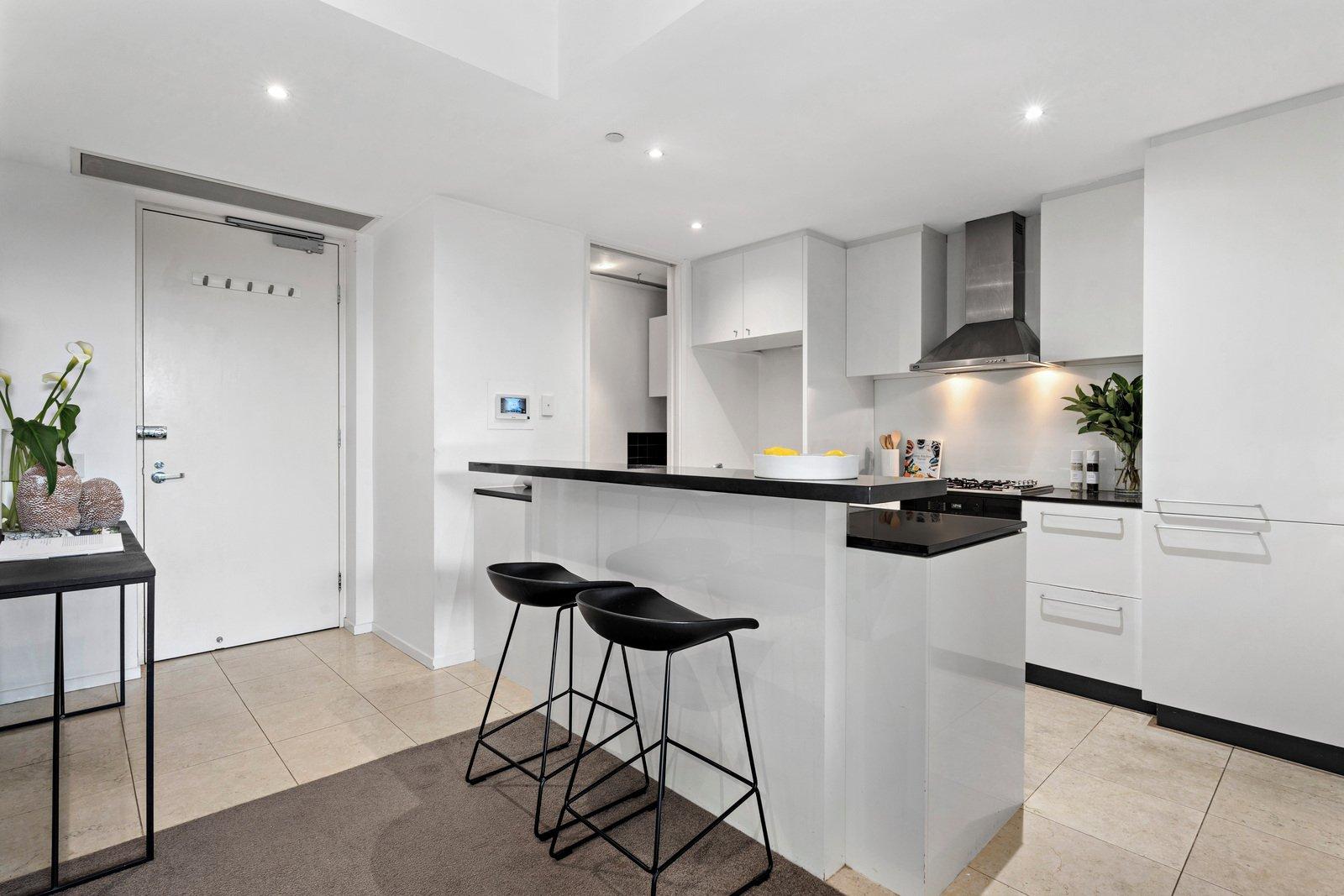 27/2 Esplanade West, Port Melbourne, 3207