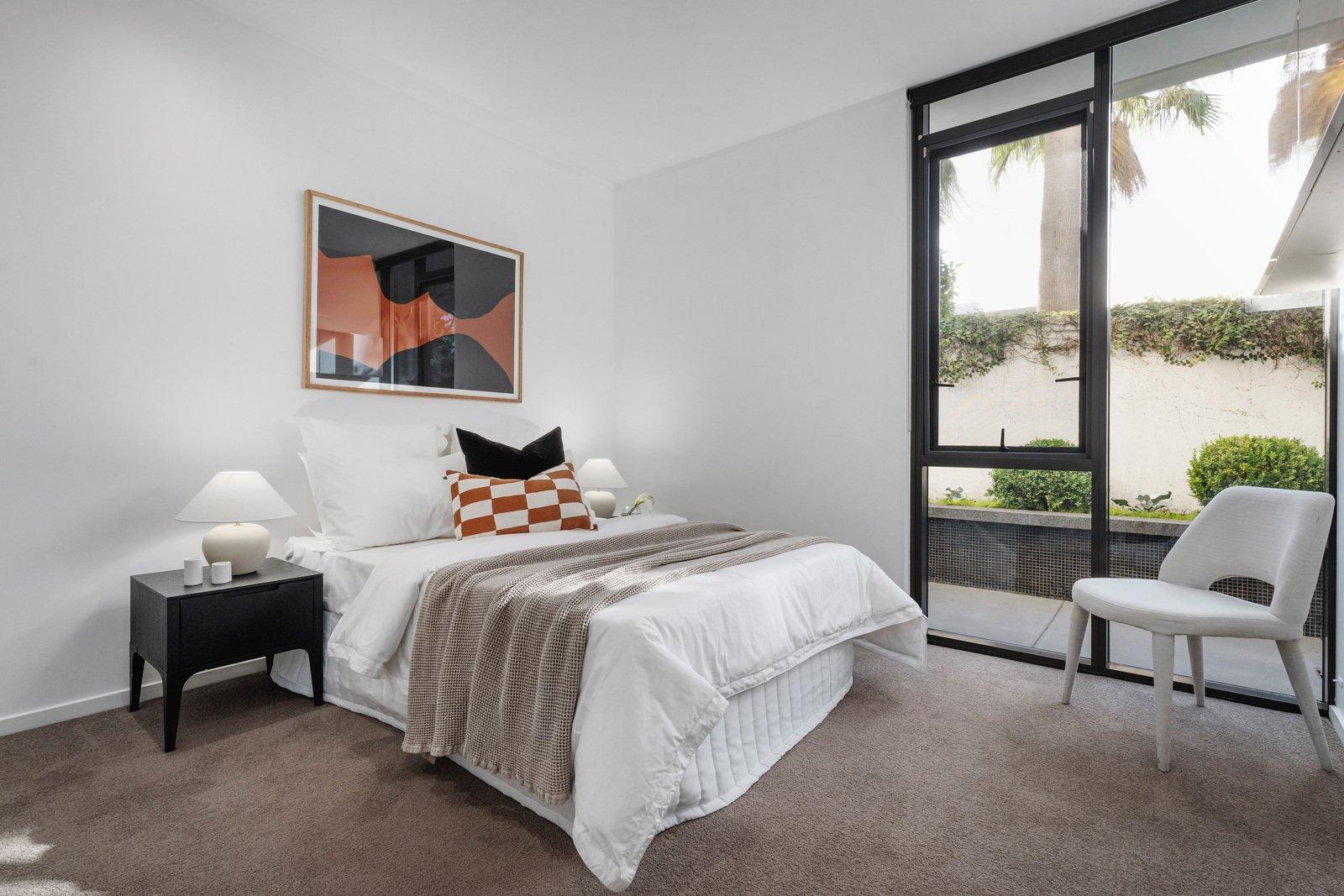 27/2 Esplanade West, Port Melbourne, 3207