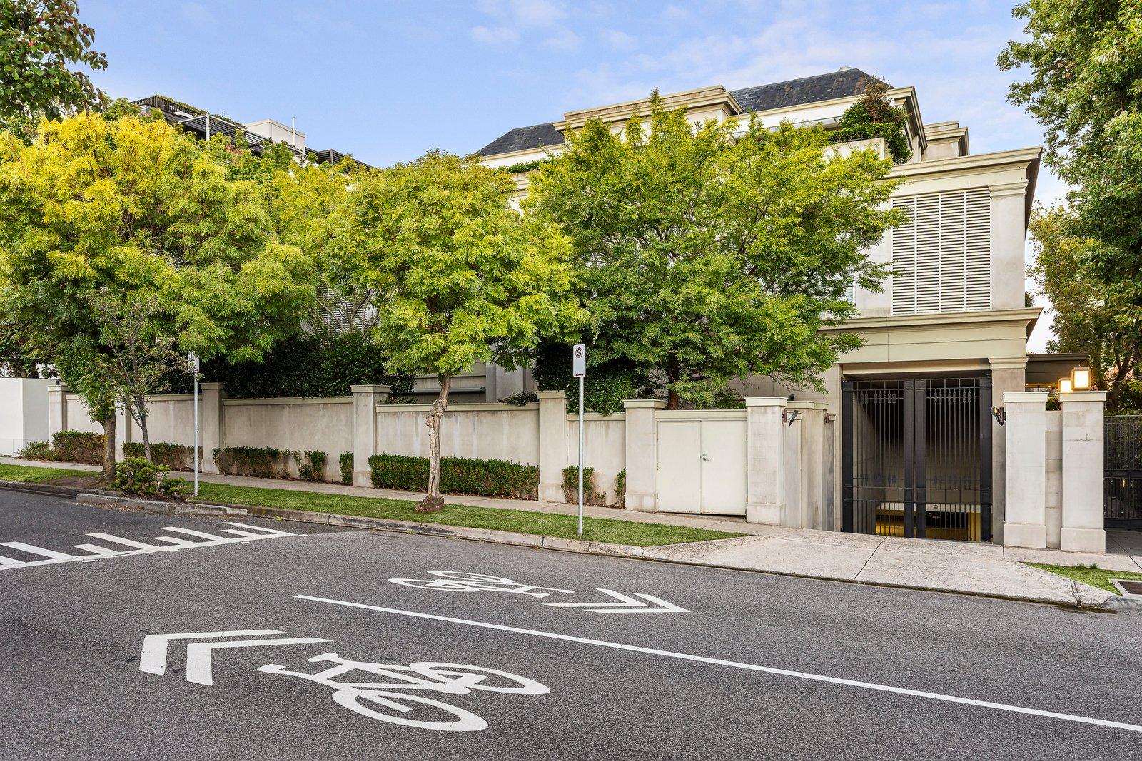 2/82 Mathoura Road, Toorak, 3142