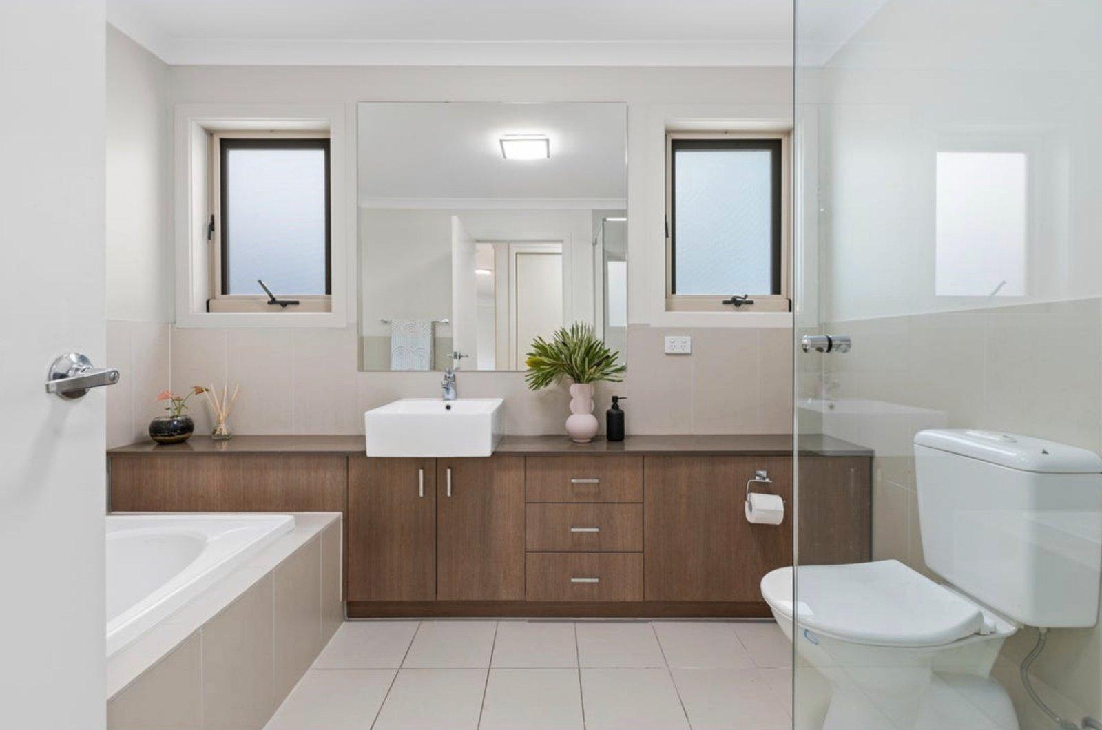 2/9 Baker Street, Murrumbeena, 3163