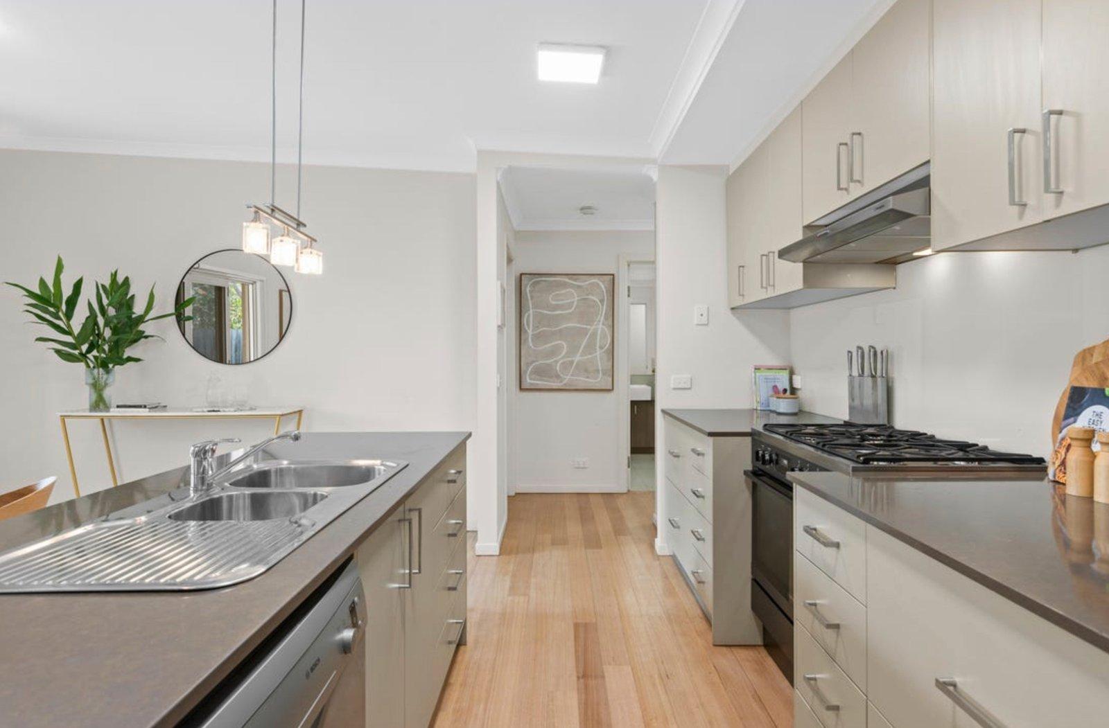 2/9 Baker Street, Murrumbeena, 3163