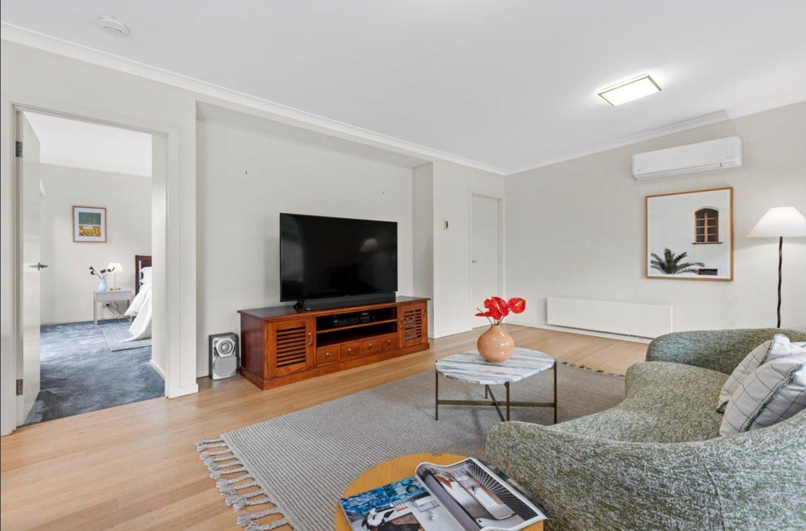 2/9 Baker Street, Murrumbeena, 3163