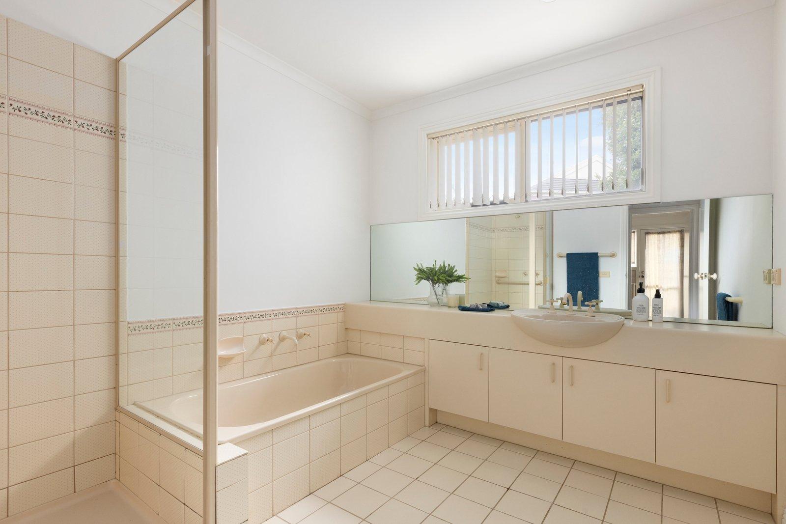 2A Hutchinson Drive, Kew, 3101