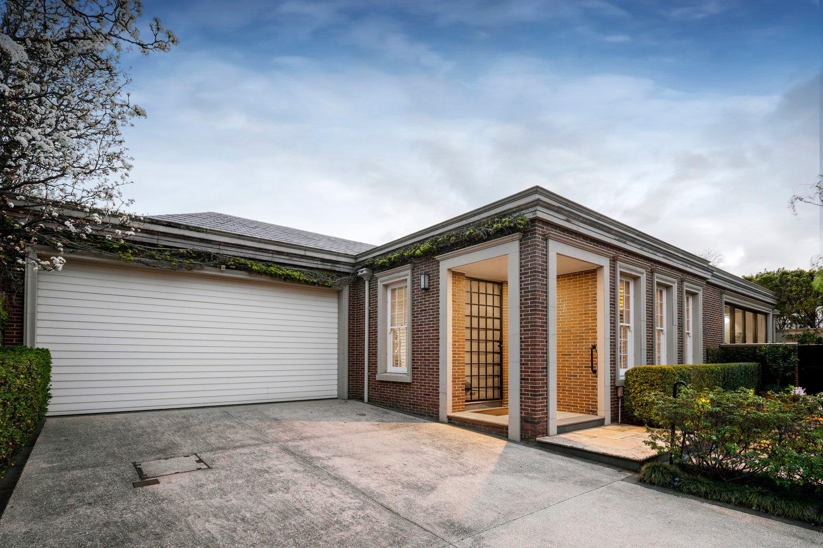 2B Stonnington Place, Toorak, 3142