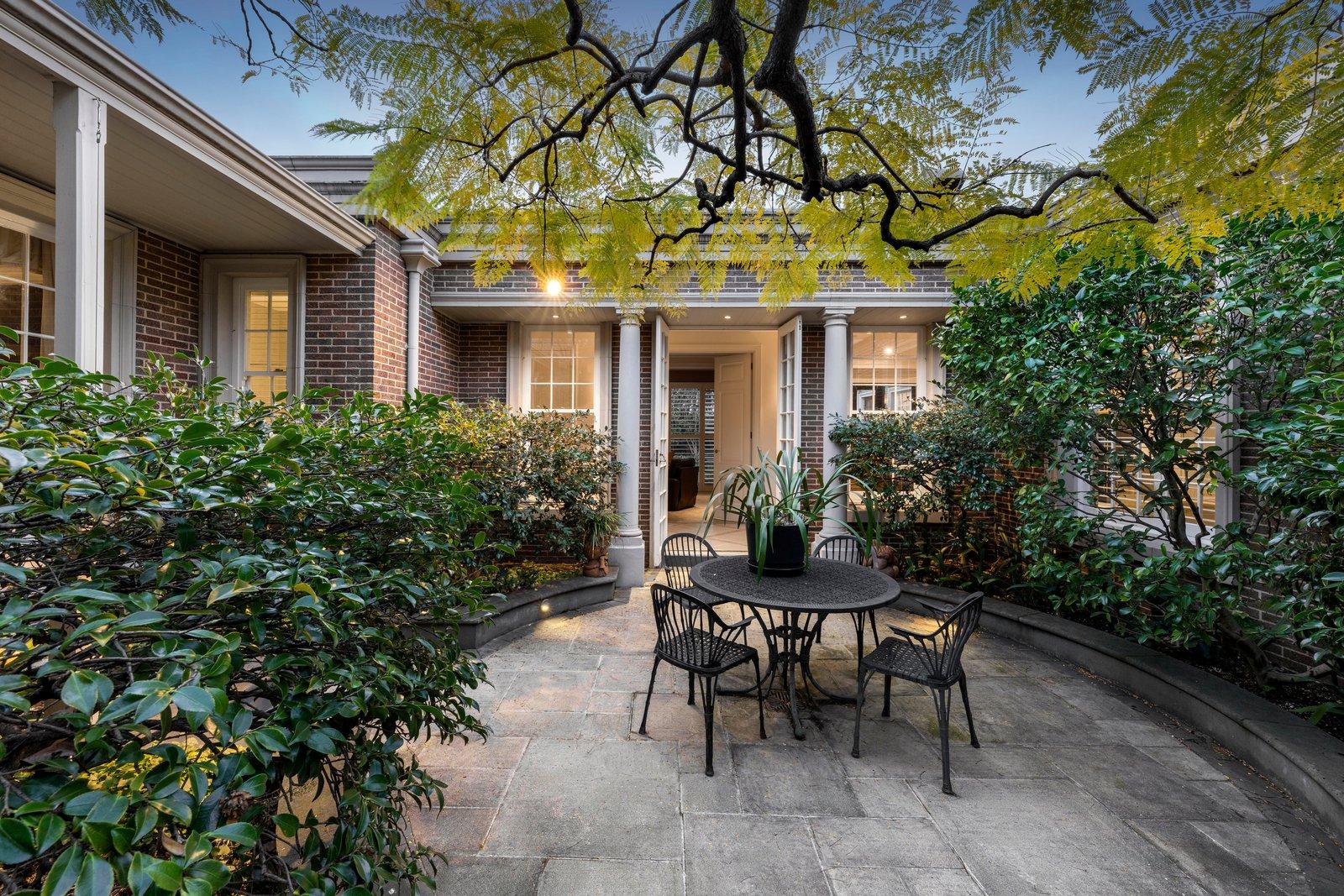 2B Stonnington Place, Toorak, 3142