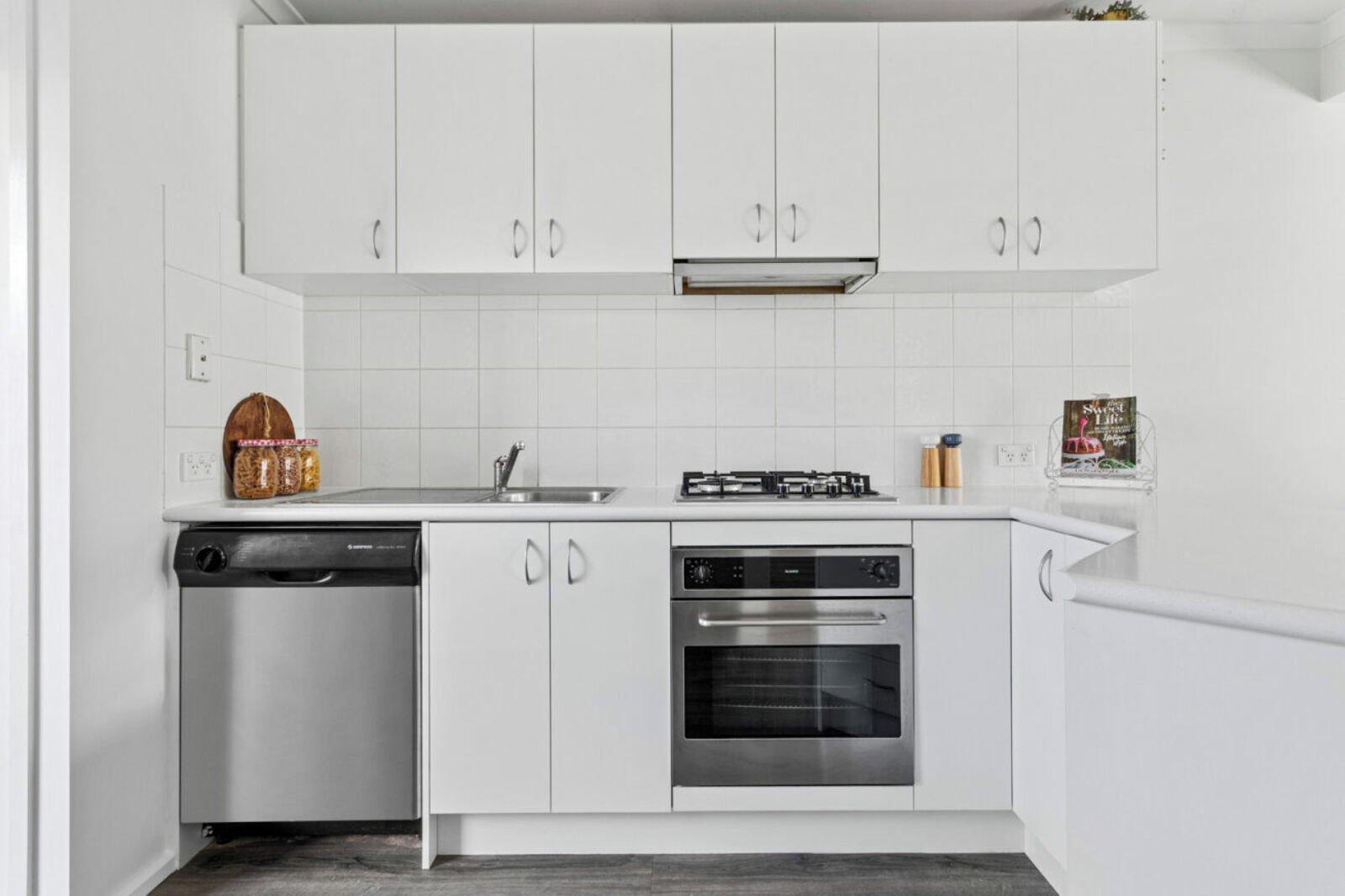 3/2-4 Radley Street, Mornington, 3931