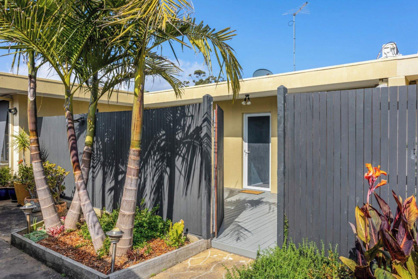 3/2-4 Radley Street, Mornington, 3931