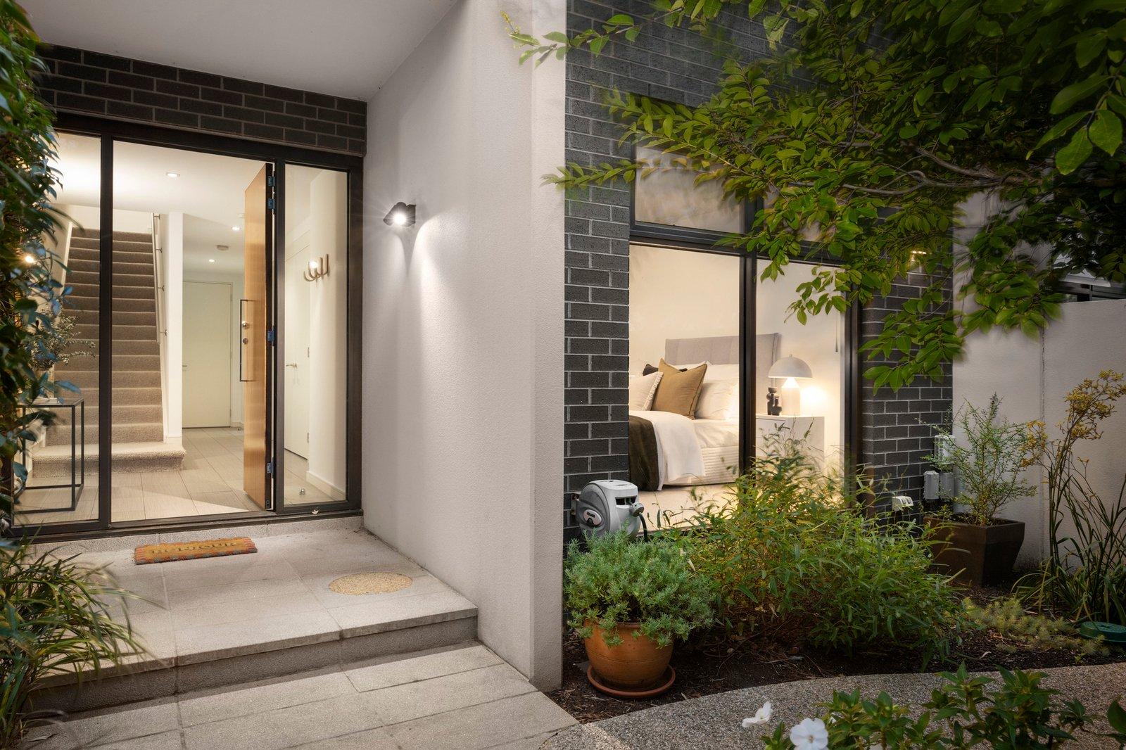 33 Danks Street, Albert Park, 3206