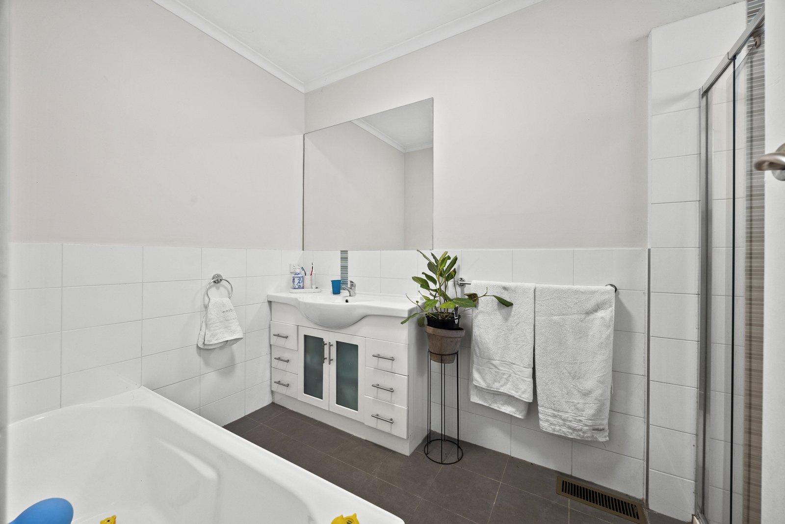 33 Nirvana Crescent, Bulleen, 3105