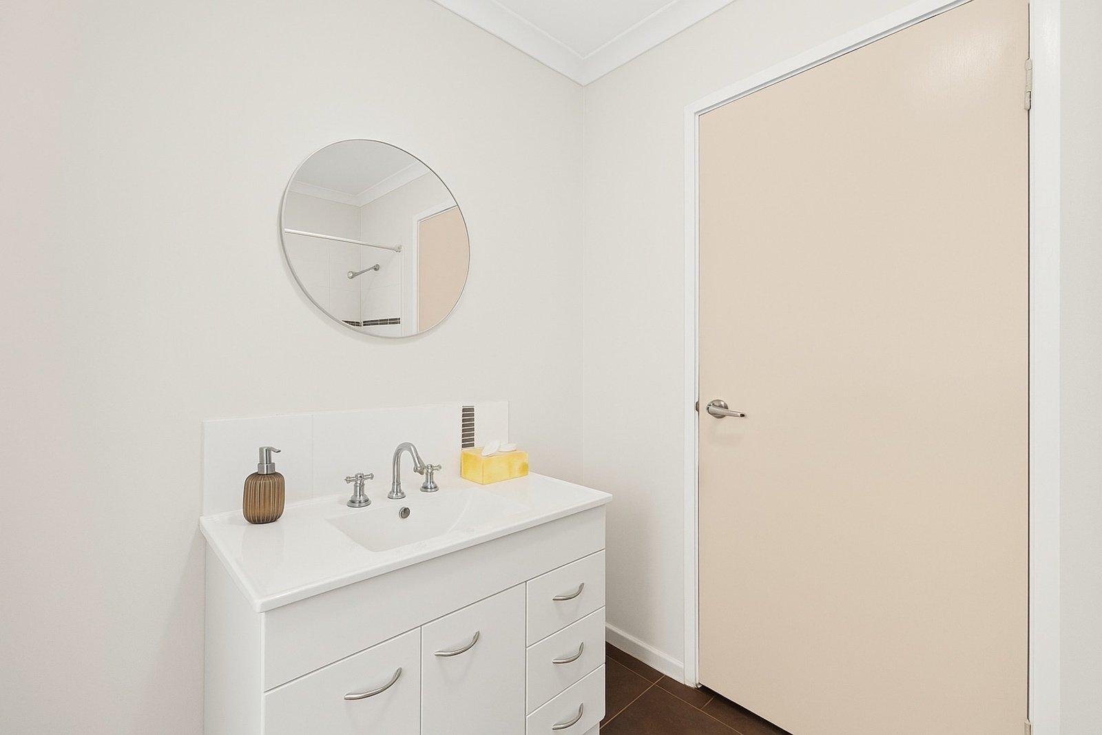 33 Nirvana Crescent, Bulleen, 3105